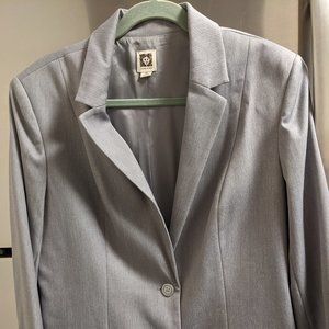 Light gray Anne Klein tailored 2-Piece suit, size 14